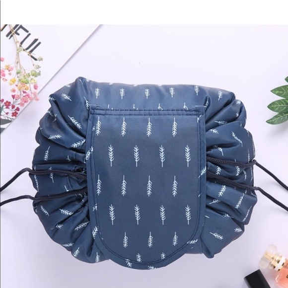 Drawstring makeup/toiletry Bag - Picture 3 of 6